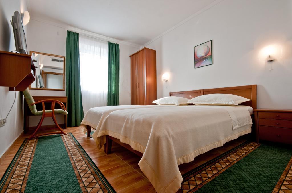 Apartments Barba Petra Dvori ซูมาร์ติน ภายนอก รูปภาพ