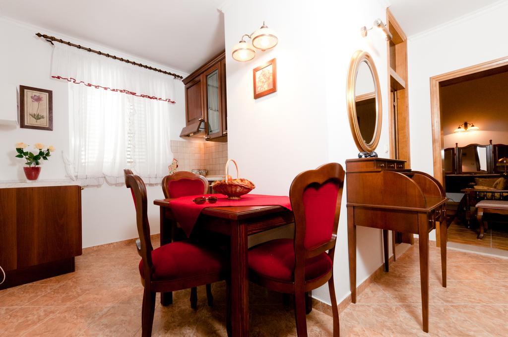 Apartments Barba Petra Dvori ซูมาร์ติน ภายนอก รูปภาพ
