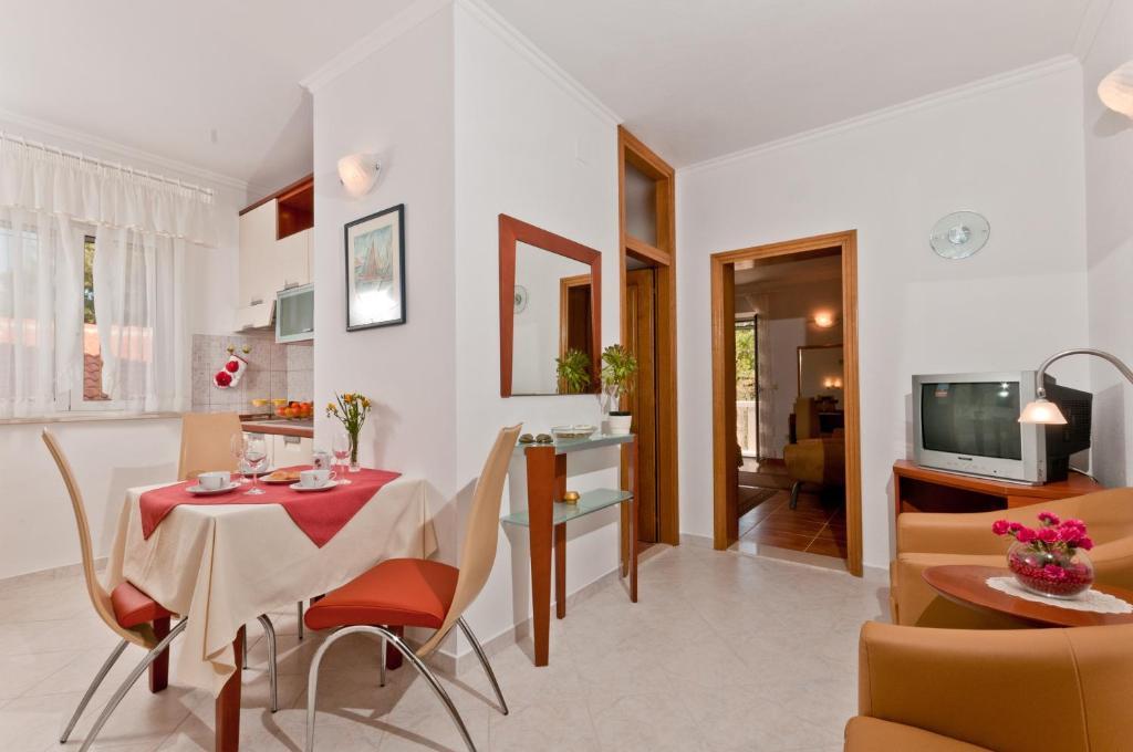 Apartments Barba Petra Dvori ซูมาร์ติน ห้อง รูปภาพ